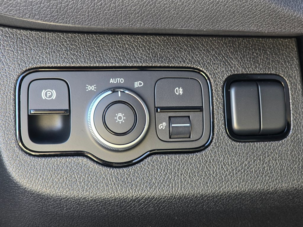 New 2025 Mercedes-Benz eSprinter 170 Cargo image 29