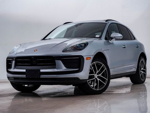 Certified 2025 Porsche Macan image 1
