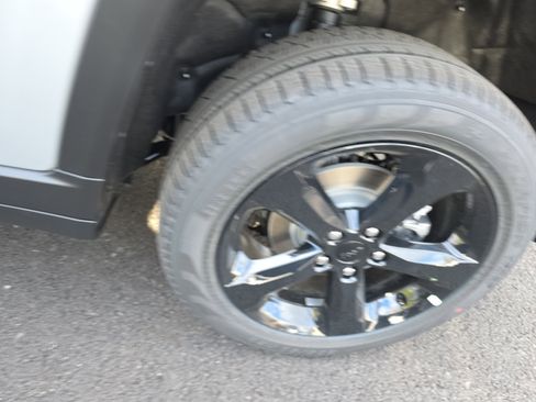 New 2025 Jeep Grand Cherokee Limited w/ Black Appearance Package image 31