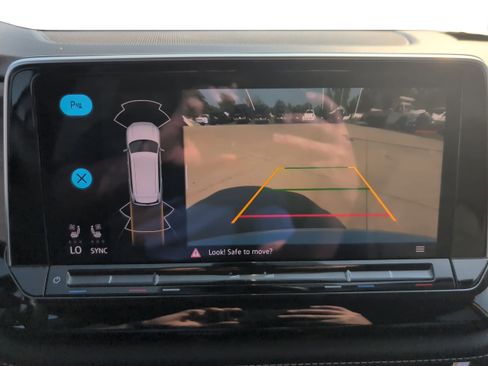 Used 2024 Volkswagen Atlas SE image 25