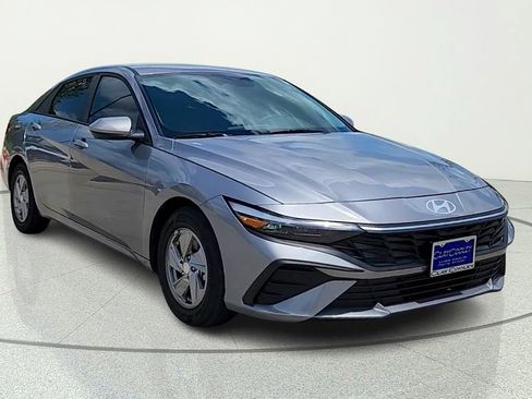 Certified 2025 Hyundai Elantra SE w/ Cargo Package FWD image 1