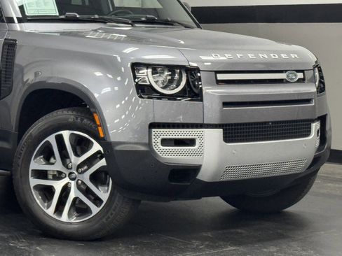 Used 2023 Land Rover Defender 110 S image 3