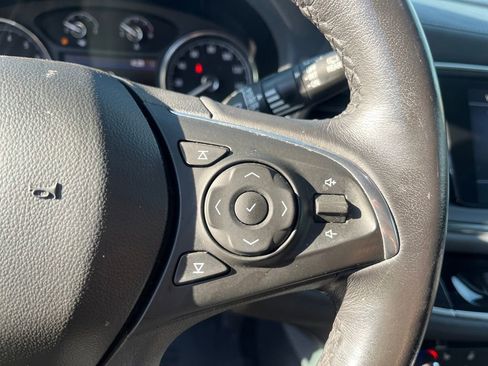 Used 2021 Buick Enclave Essence image 17