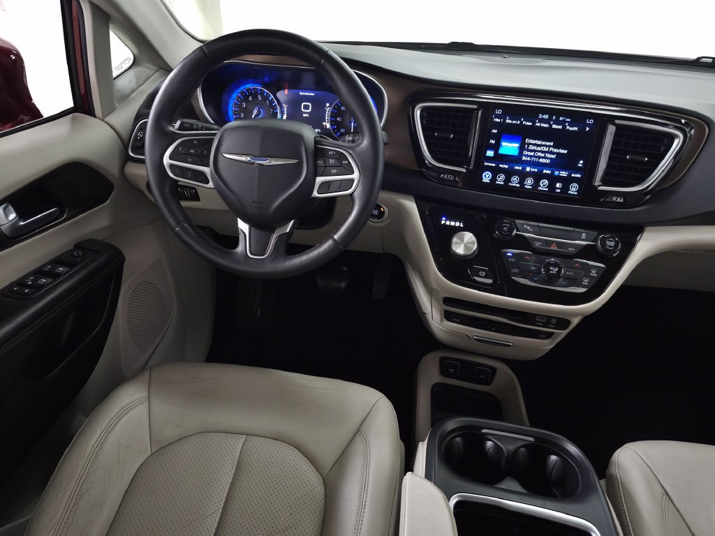 Used 2017 Chrysler Pacifica Touring-L Plus w/ Tire & Wheel Group FWD image 15