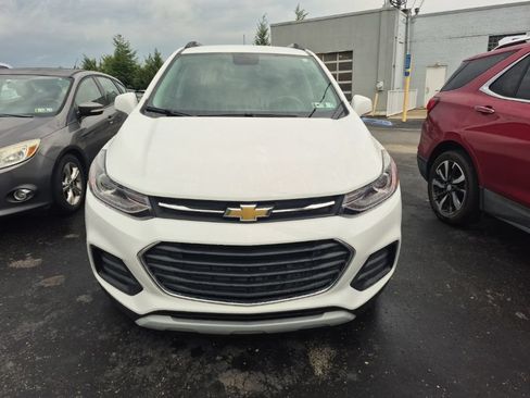 Used 2018 Chevrolet Trax LT w/ LT Convenience Package FWD image 2