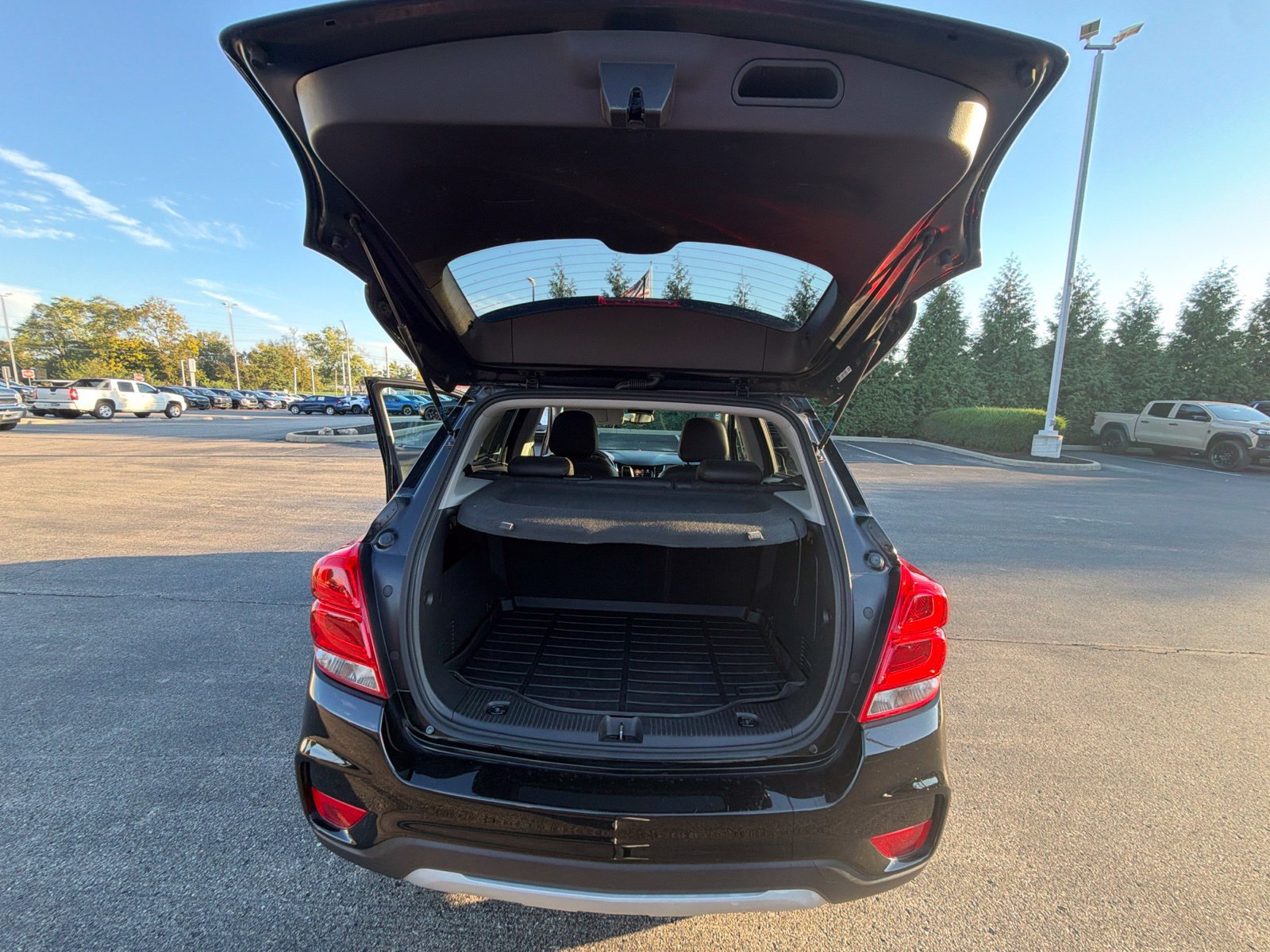 Used 2019 Chevrolet Trax LT w/ LT Convenience Package FWD image 19