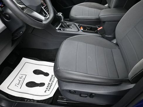 Used 2023 Volkswagen Taos SE w/ Panoramic Sunroof Package FWD image 15