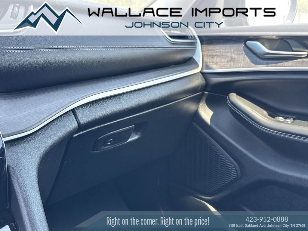 Used 2023 Jeep Grand Cherokee Limited AWD/4WD image 20