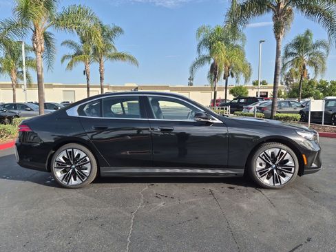 New 2027 BMW i5 eDrive40 w/ Convenience Package RWD image 11