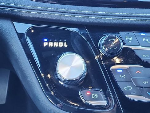 Used 2021 Chrysler Pacifica Touring-L w/ Premium & Safety Sphere Group image 14