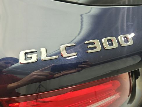 Used 2017 Mercedes-Benz GLC 300 4MATIC image 32