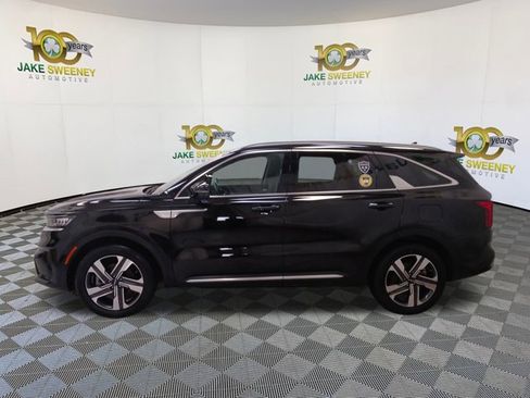 Certified 2023 Kia Sorento EX image 6