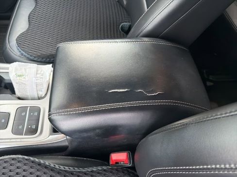 Used 2023 Ford Explorer XLT w/ Equipment Group 202A image 13