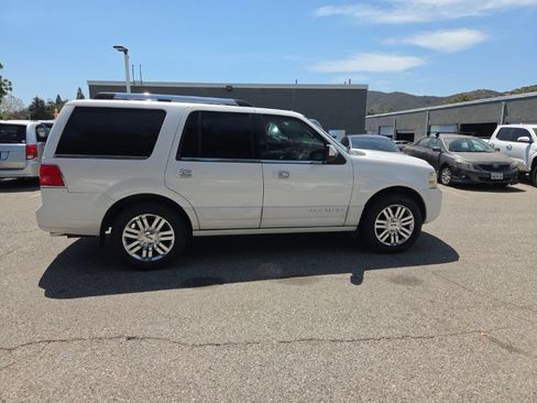Used 2010 Lincoln Navigator 2WD image 6