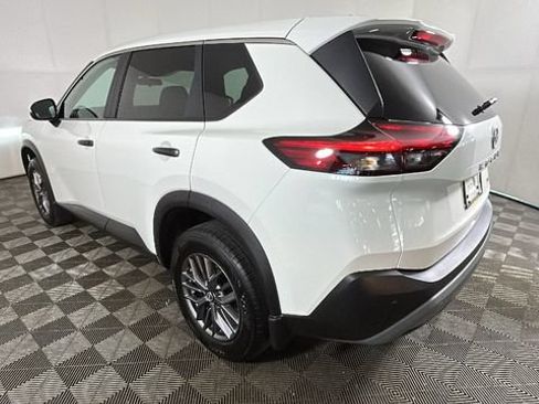 Used 2023 Nissan Rogue S AWD/4WD image 4