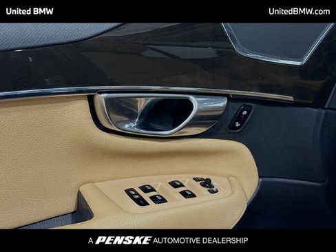 Used 2018 Volvo XC90 T6 Momentum w/ Convenience Package AWD/4WD image 3