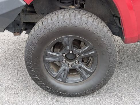 Used 2017 Toyota Tacoma SR5 image 11