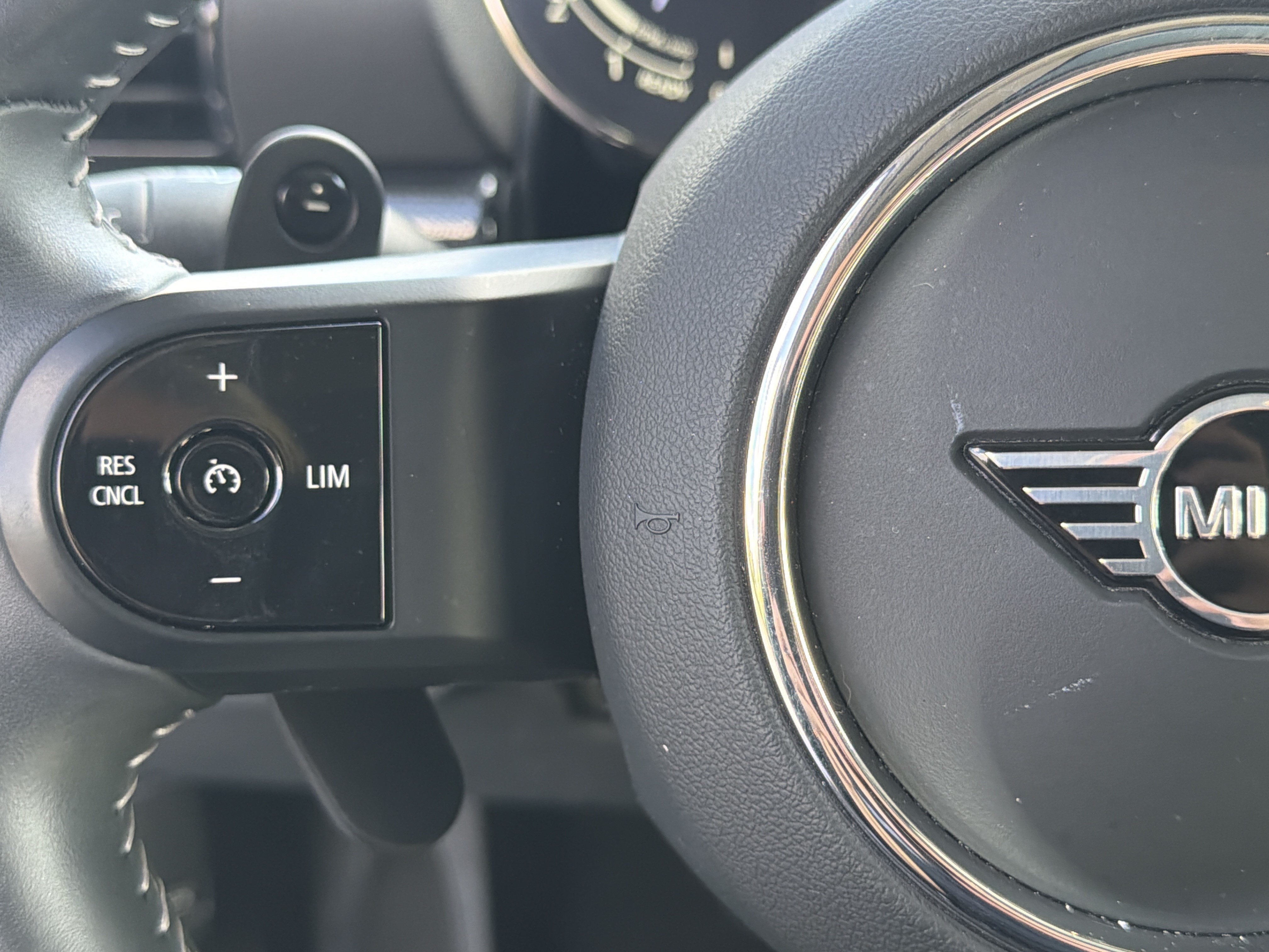 Certified 2024 MINI Cooper Clubman S FWD image 30