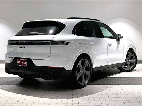 Used 2025 Porsche Cayenne image 10