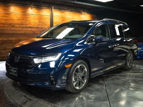 Used 2024 Honda Odyssey Elite image 2