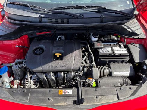 Used 2025 Kia Soul LX w/ LX Technology Package FWD image 30
