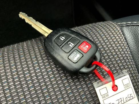 Used 2018 Toyota Corolla SE image 14