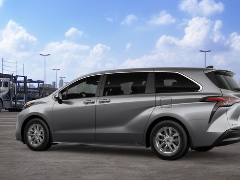 New 2026 Toyota Sienna LE image 5