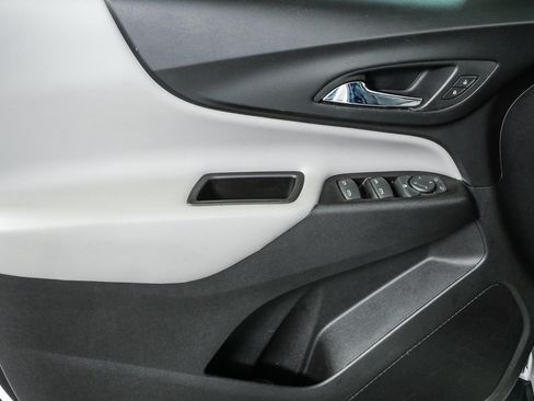 Used 2018 Chevrolet Equinox LS FWD image 6