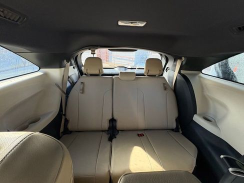 Used 2021 Toyota Sienna XLE image 24