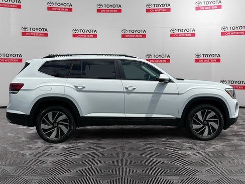 Used 2025 Volkswagen Atlas SE FWD image 4