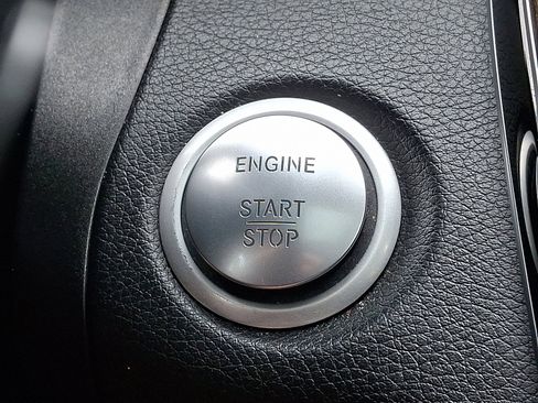 Used 2018 Mercedes-Benz C 300 4MATIC Sedan image 27