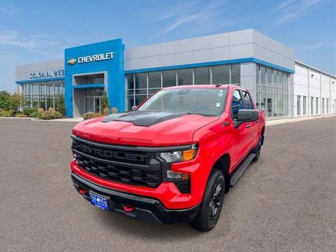 Used 2025 Chevrolet Silverado 1500 Custom Trail Boss w/ LPO, Dark Essentials Package AWD/4WD image 2