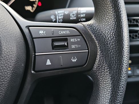 Used 2025 Honda HR-V LX image 21