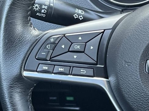 Used 2017 Nissan Rogue SV FWD image 23