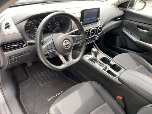 Used 2025 Nissan Sentra SR FWD image 17