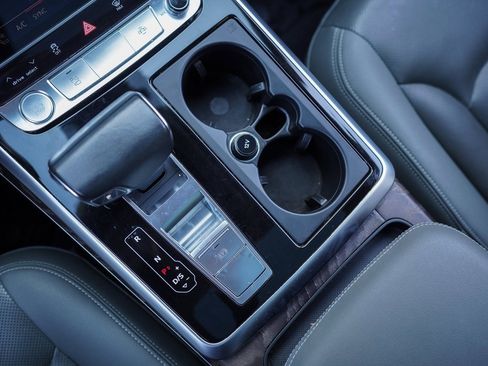 Used 2019 Audi Q8 Prestige w/ Adaptive Chassis Package image 33