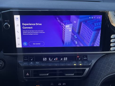 Used 2025 Toyota Camry XLE image 25