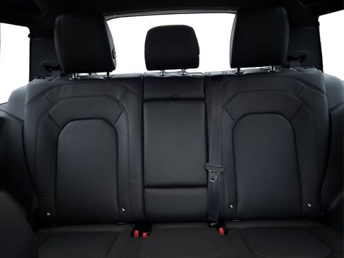 Used 2023 Land Rover Defender 90 S image 16