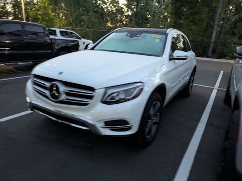 Used 2018 Mercedes-Benz GLC 300 4MATIC image 3
