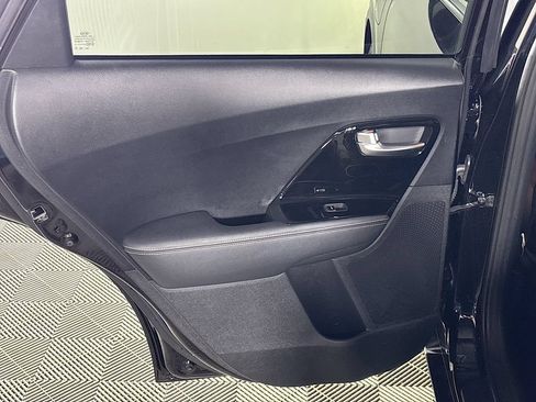 Used 2020 Kia Niro LXS FWD image 19