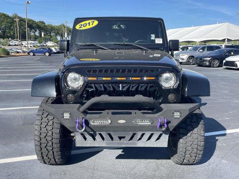 Used 2017 Jeep Wrangler Unlimited Sahara w/ Connectivity Group AWD/4WD image 2