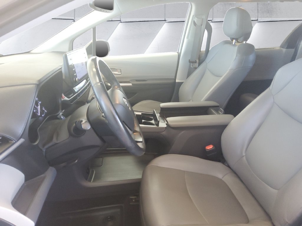 Used 2021 Toyota Sienna XLE AWD/4WD image 1