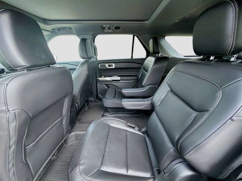 Used 2024 Ford Explorer XLT w/ Equipment Group 202A AWD/4WD image 27