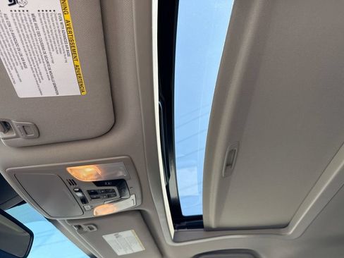 Used 2020 Toyota Sienna Limited Premium w/ Carpet Mat Package FWD image 27