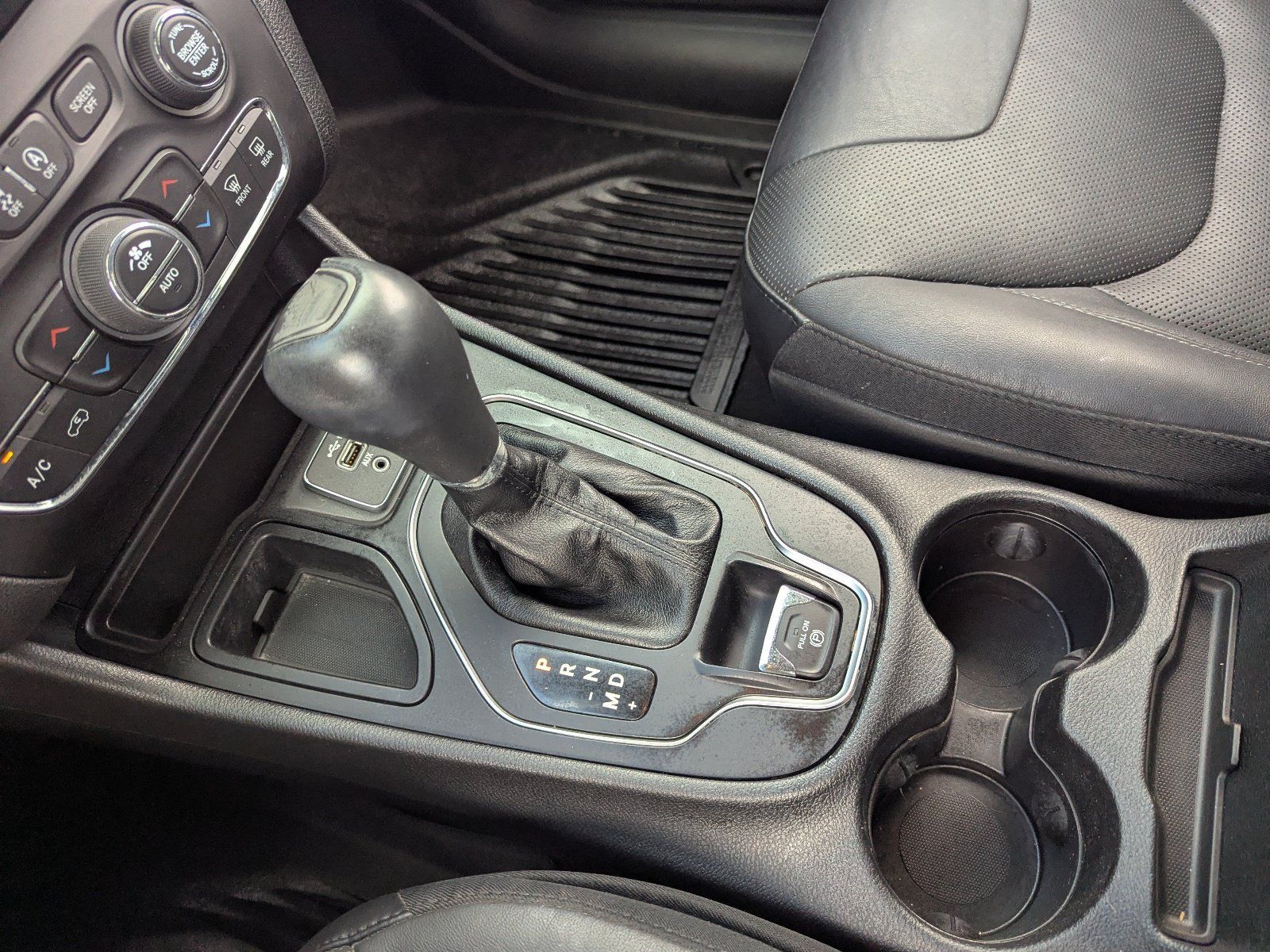 Used 2020 Jeep Cherokee Latitude Lux w/ Comfort/Convenience Group FWD image 30