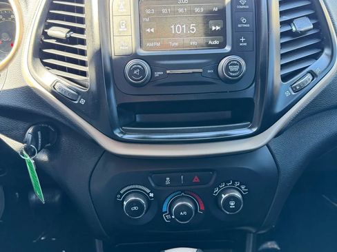 Used 2014 Jeep Cherokee Sport FWD image 23