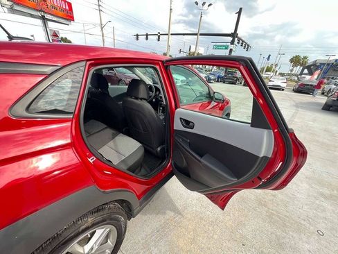 Used 2021 Hyundai Kona SE FWD image 13