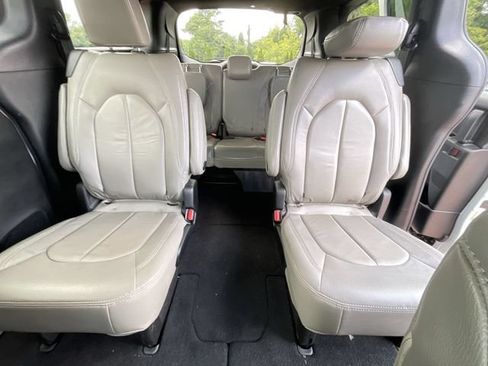 Used 2018 Chrysler Pacifica Touring Plus w/ S Appearance Package FWD image 15