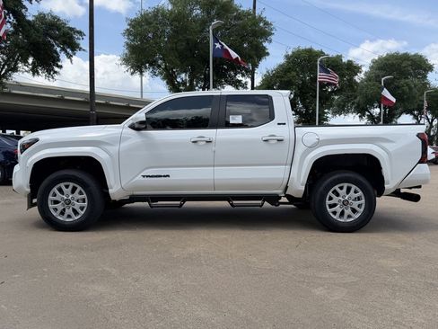 Used 2026 Toyota Tacoma SR5 RWD image 6