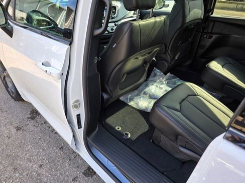 New 2026 Chrysler Pacifica Select image 29